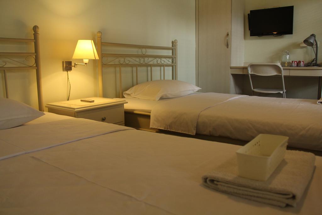 Bed And Breakfast Tomang Τζακάρτα Δωμάτιο φωτογραφία